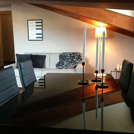公寓 House *